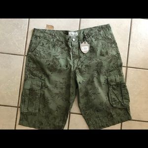 - Individual Printed Cargo Short Men’s Size 38 NWT